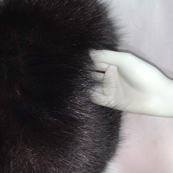 BERGDORF GOODMAN black Siberian FOX FUR muff - Picture 2 of 12